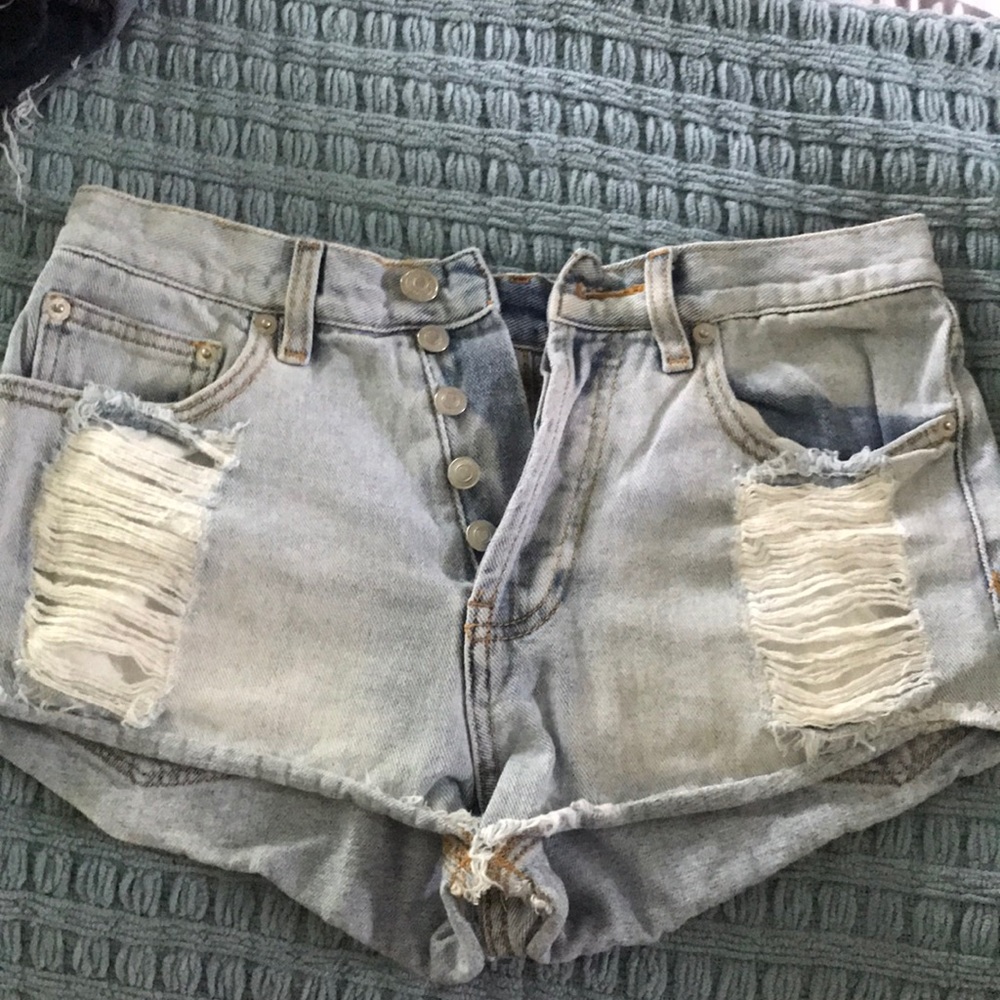 White washed demin shorts